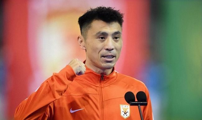 脱岳裙子从后面挺进去小说